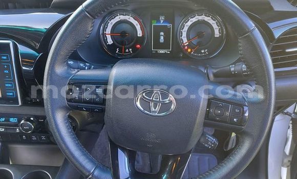 Nunua Ilio tumika Toyota Hilux Nyeupe Gari ndani ya Maputo nchini Maputo Nunua Ilio tumika Toyota Hilux Nyeupe Gari ndani ya Maputo nchini Maputo