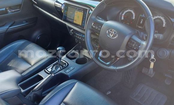 Nunua Ilio tumika Toyota Hilux Nyeupe Gari ndani ya Maputo nchini Maputo Nunua Ilio tumika Toyota Hilux Nyeupe Gari ndani ya Maputo nchini Maputo