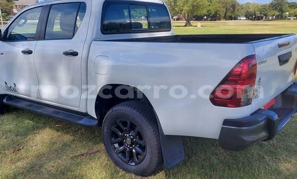 Nunua Ilio tumika Toyota Hilux Nyeupe Gari ndani ya Maputo nchini Maputo Nunua Ilio tumika Toyota Hilux Nyeupe Gari ndani ya Maputo nchini Maputo