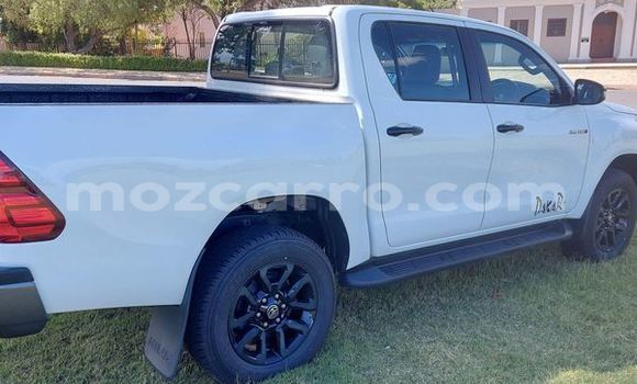 Nunua Ilio tumika Toyota Hilux Nyeupe Gari ndani ya Maputo nchini Maputo Nunua Ilio tumika Toyota Hilux Nyeupe Gari ndani ya Maputo nchini Maputo