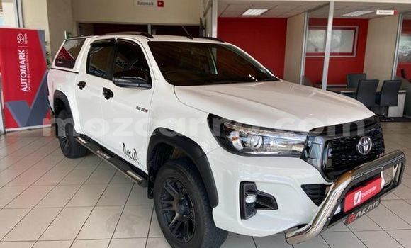 Tenga Tsaru Toyota Hilux Chena Mota in Maputo in Maputo