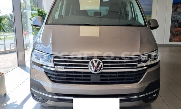 Comprar Usado Volkswagen Caravelle Prata Carro em Maputo em Maputo Comprar Usado Volkswagen Caravelle Prata Carro em Maputo em Maputo