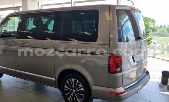 Comprar Usado Volkswagen Caravelle Prata Carro em Maputo em Maputo Comprar Usado Volkswagen Caravelle Prata Carro em Maputo em Maputo