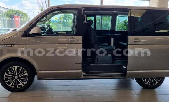 Comprar Usado Volkswagen Caravelle Prata Carro em Maputo em Maputo Comprar Usado Volkswagen Caravelle Prata Carro em Maputo em Maputo