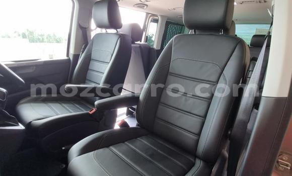 Comprar Usado Volkswagen Caravelle Prata Carro em Maputo em Maputo Comprar Usado Volkswagen Caravelle Prata Carro em Maputo em Maputo