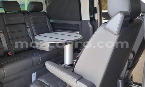 Comprar Usado Volkswagen Caravelle Prata Carro em Maputo em Maputo Comprar Usado Volkswagen Caravelle Prata Carro em Maputo em Maputo