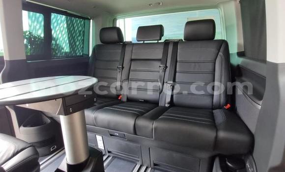 Comprar Usado Volkswagen Caravelle Prata Carro em Maputo em Maputo Comprar Usado Volkswagen Caravelle Prata Carro em Maputo em Maputo
