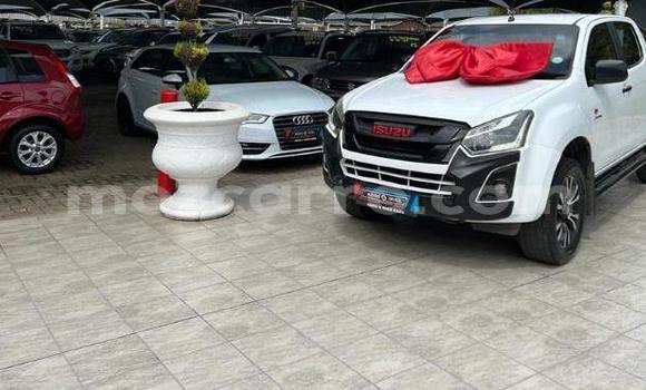 Comprar Usado Isuzu KB Branco Carro em Maputo em Maputo Comprar Usado Isuzu KB Branco Carro em Maputo em Maputo