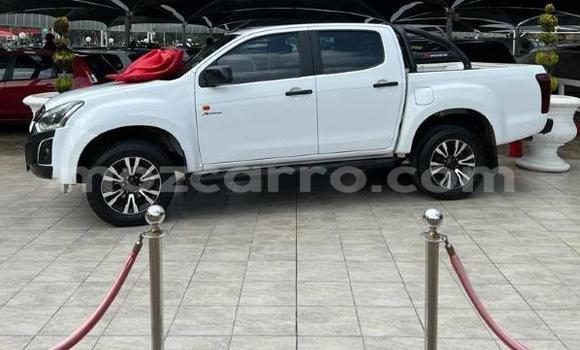 Comprar Usado Isuzu KB Branco Carro em Maputo em Maputo Comprar Usado Isuzu KB Branco Carro em Maputo em Maputo