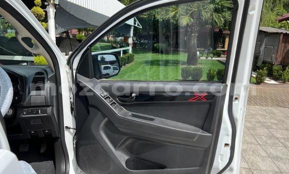 Comprar Usado Isuzu KB Branco Carro em Maputo em Maputo Comprar Usado Isuzu KB Branco Carro em Maputo em Maputo