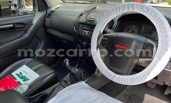 Comprar Usado Isuzu KB Branco Carro em Maputo em Maputo Comprar Usado Isuzu KB Branco Carro em Maputo em Maputo