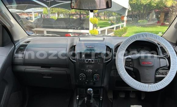 Comprar Usado Isuzu KB Branco Carro em Maputo em Maputo Comprar Usado Isuzu KB Branco Carro em Maputo em Maputo