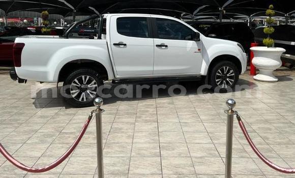 Comprar Usado Isuzu KB Branco Carro em Maputo em Maputo Comprar Usado Isuzu KB Branco Carro em Maputo em Maputo
