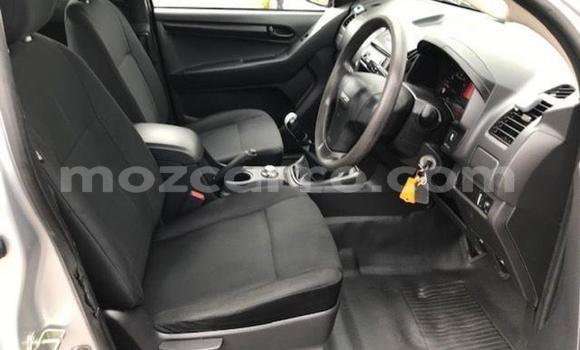 Buy Used Isuzu D-MAX Silver Car in Inhambane in Inhambane Buy Used Isuzu D-MAX Silver Car in Inhambane in Inhambane