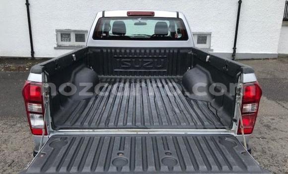 Buy Used Isuzu D-MAX Silver Car in Inhambane in Inhambane Buy Used Isuzu D-MAX Silver Car in Inhambane in Inhambane
