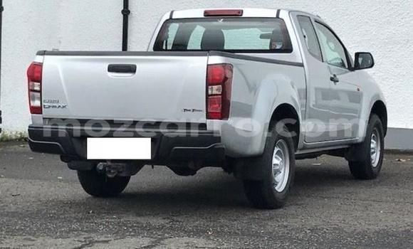 Buy Used Isuzu D-MAX Silver Car in Inhambane in Inhambane Buy Used Isuzu D-MAX Silver Car in Inhambane in Inhambane