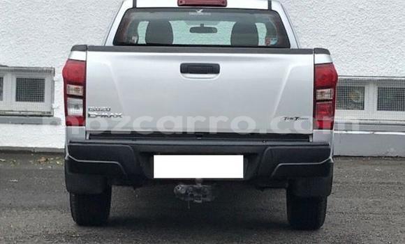 Buy Used Isuzu D-MAX Silver Car in Inhambane in Inhambane Buy Used Isuzu D-MAX Silver Car in Inhambane in Inhambane
