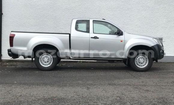 Buy Used Isuzu D-MAX Silver Car in Inhambane in Inhambane Buy Used Isuzu D-MAX Silver Car in Inhambane in Inhambane