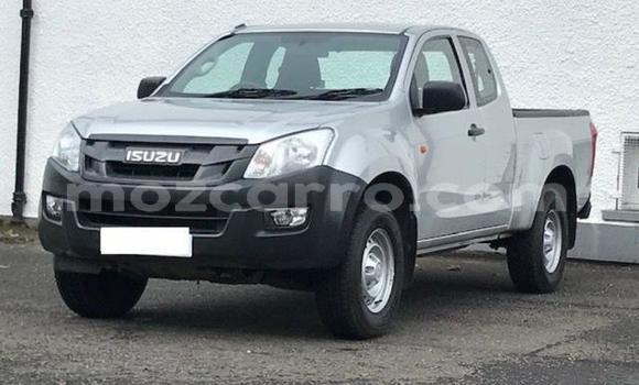 Buy Used Isuzu D-MAX Silver Car in Inhambane in Inhambane Buy Used Isuzu D-MAX Silver Car in Inhambane in Inhambane