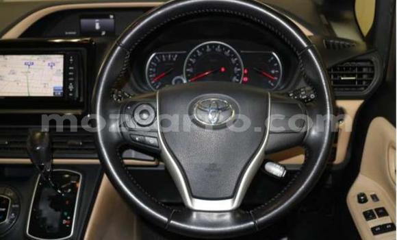 Nunua Ilio tumika Toyota Noah Nyingine Gari ndani ya Inhambane nchini Inhambane Nunua Ilio tumika Toyota Noah Nyingine Gari ndani ya Inhambane nchini Inhambane