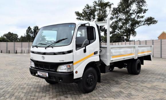 Comprar Usado Toyota Dyna Branco Caminhão em Maputo em Maputo Comprar Usado Toyota Dyna Branco Caminhão em Maputo em Maputo