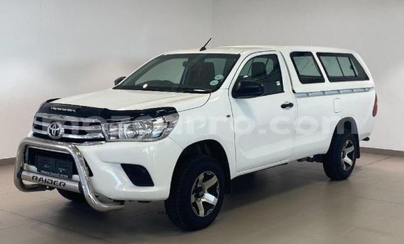 Comprar Usado Toyota Hilux Branco Carro em Maputo em Maputo