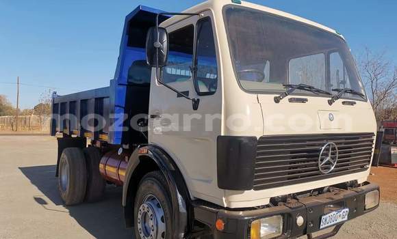 Comprar Usado Mercedes‒Benz Tipper Azul Caminhão em Beira em Sofala Comprar Usado Mercedes‒Benz Tipper Azul Caminhão em Beira em Sofala