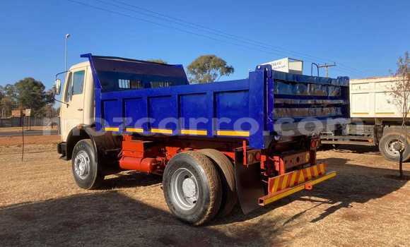 Comprar Usado Mercedes‒Benz Tipper Azul Caminhão em Beira em Sofala Comprar Usado Mercedes‒Benz Tipper Azul Caminhão em Beira em Sofala