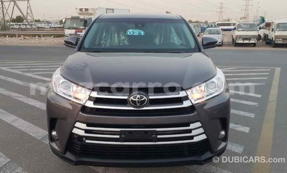 Tenga Imported Toyota Highlander Zvimwe Mota in Import - Dubai in Cabo Delgado Tenga Imported Toyota Highlander Zvimwe Mota in Import - Dubai in Cabo Delgado