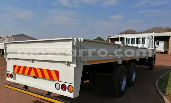 Comprar Usado Nissan UD Branco Caminhão em Beira em Sofala Comprar Usado Nissan UD Branco Caminhão em Beira em Sofala