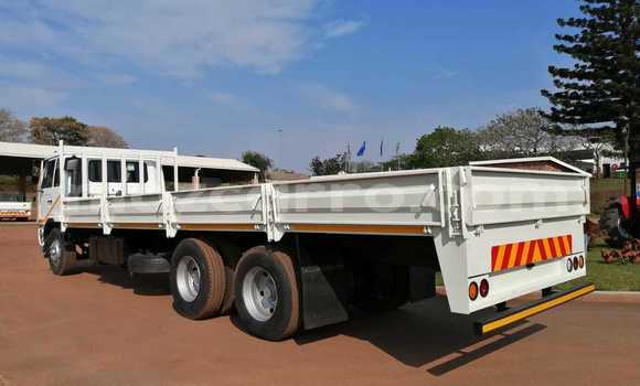 Comprar Usado Nissan UD Branco Caminhão em Beira em Sofala Comprar Usado Nissan UD Branco Caminhão em Beira em Sofala