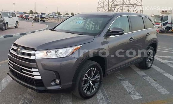 Tenga Imported Toyota Highlander Zvimwe Mota in Import - Dubai in Cabo Delgado Tenga Imported Toyota Highlander Zvimwe Mota in Import - Dubai in Cabo Delgado