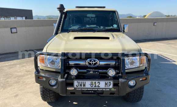 Comprar Usado Toyota Land Cruiser Bege Carro em Beira em Sofala Comprar Usado Toyota Land Cruiser Bege Carro em Beira em Sofala