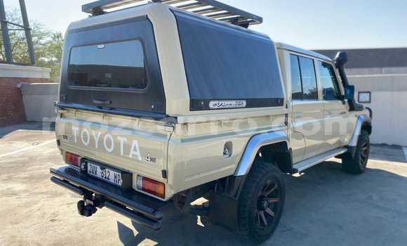 Comprar Usado Toyota Land Cruiser Bege Carro em Beira em Sofala Comprar Usado Toyota Land Cruiser Bege Carro em Beira em Sofala