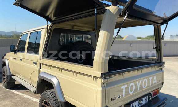 Comprar Usado Toyota Land Cruiser Bege Carro em Beira em Sofala Comprar Usado Toyota Land Cruiser Bege Carro em Beira em Sofala