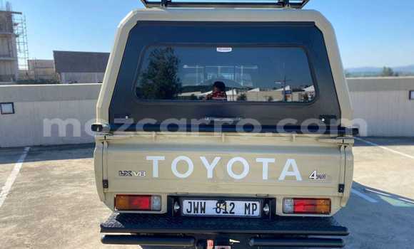 Comprar Usado Toyota Land Cruiser Bege Carro em Beira em Sofala Comprar Usado Toyota Land Cruiser Bege Carro em Beira em Sofala