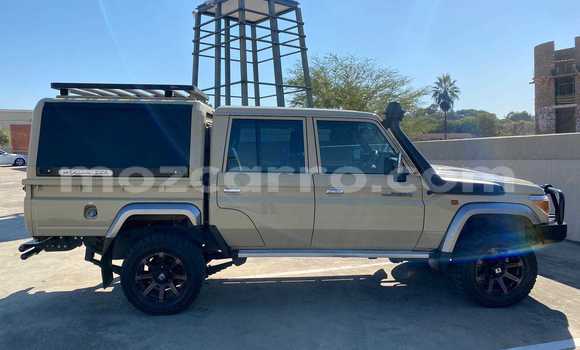 Comprar Usado Toyota Land Cruiser Bege Carro em Beira em Sofala Comprar Usado Toyota Land Cruiser Bege Carro em Beira em Sofala
