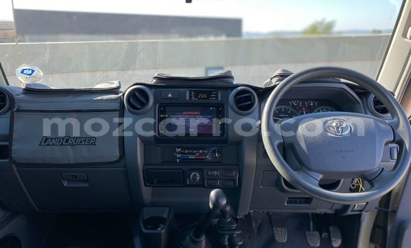 Comprar Usado Toyota Land Cruiser Bege Carro em Beira em Sofala Comprar Usado Toyota Land Cruiser Bege Carro em Beira em Sofala