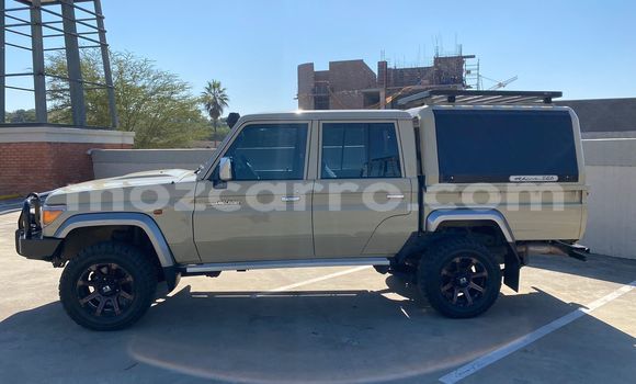 Comprar Usado Toyota Land Cruiser Bege Carro em Beira em Sofala Comprar Usado Toyota Land Cruiser Bege Carro em Beira em Sofala