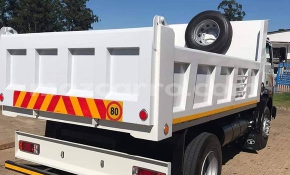 Comprar Usado Hino Ranger Branco Caminhão em Beira em Sofala Comprar Usado Hino Ranger Branco Caminhão em Beira em Sofala