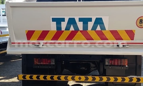 Comprar Usado Hino Ranger Branco Caminhão em Beira em Sofala Comprar Usado Hino Ranger Branco Caminhão em Beira em Sofala