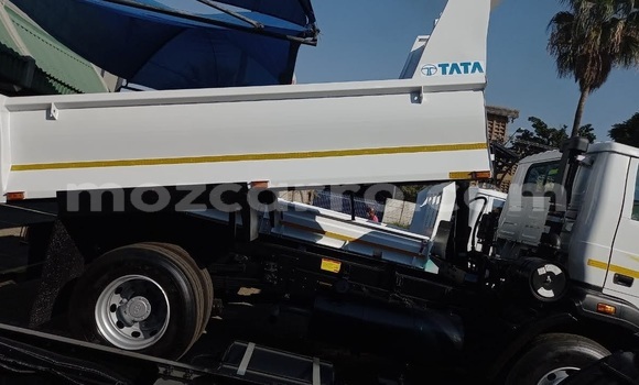 Comprar Usado Hino Ranger Branco Caminhão em Beira em Sofala Comprar Usado Hino Ranger Branco Caminhão em Beira em Sofala