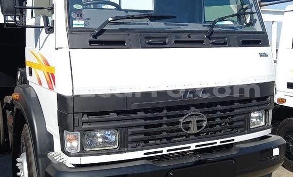 Comprar Usado Hino Ranger Branco Caminhão em Beira em Sofala Comprar Usado Hino Ranger Branco Caminhão em Beira em Sofala