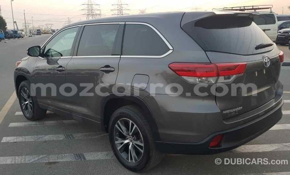 Tenga Imported Toyota Highlander Zvimwe Mota in Import - Dubai in Cabo Delgado Tenga Imported Toyota Highlander Zvimwe Mota in Import - Dubai in Cabo Delgado