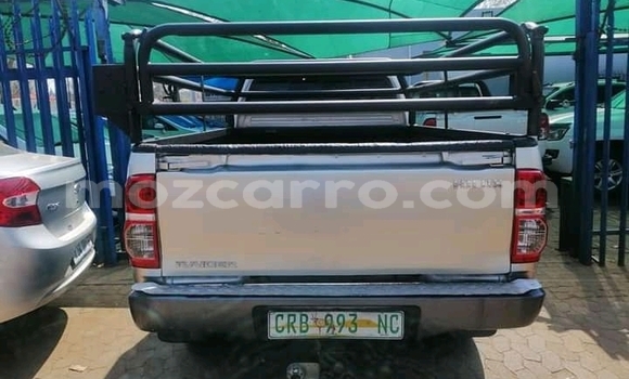 Tenga Tsaru Toyota Hilux Sirivha Mota in Achachinja in Tete Tenga Tsaru Toyota Hilux Sirivha Mota in Achachinja in Tete