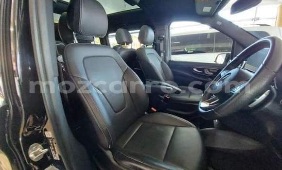 Tenga Tsaru Mercedes‒Benz Viano Nhema Mota in Achachinja in Tete Tenga Tsaru Mercedes‒Benz Viano Nhema Mota in Achachinja in Tete