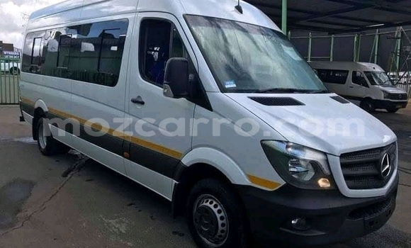 Nunua Ilio tumika Mercedes‒Benz 190 Nyeupe Gari ndani ya Itabadilika nchini Tete