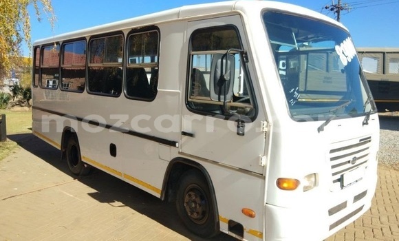 Comprar Usado Nissan UD Branco Caminhão em Beira em Sofala Comprar Usado Nissan UD Branco Caminhão em Beira em Sofala