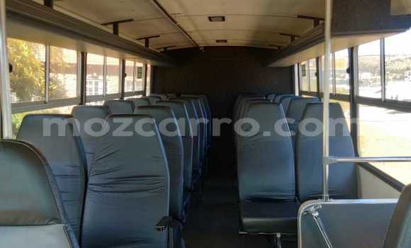 Comprar Usado Nissan UD Branco Caminhão em Beira em Sofala Comprar Usado Nissan UD Branco Caminhão em Beira em Sofala