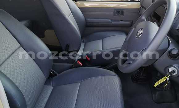 Comprar Usado Toyota Land Cruiser Bege Carro em Beira em Sofala Comprar Usado Toyota Land Cruiser Bege Carro em Beira em Sofala